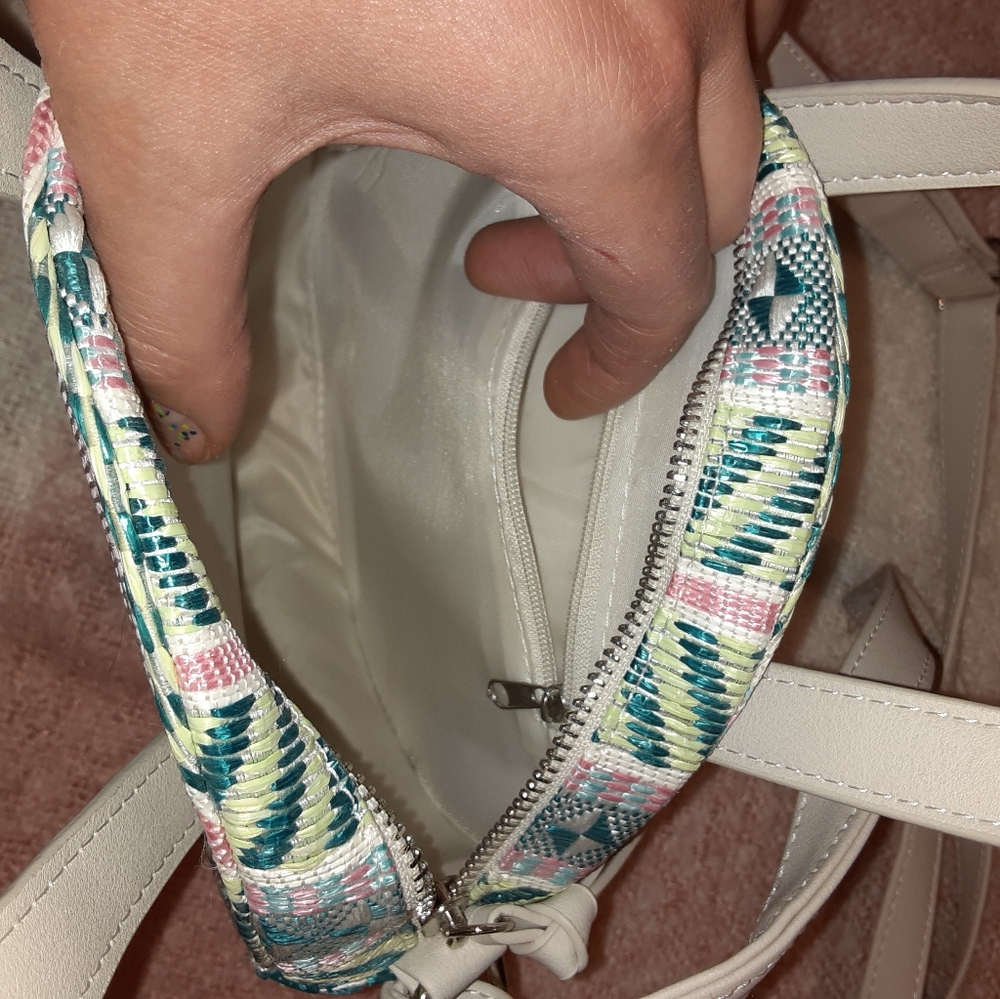 NWOT Rounded Patterned Crossbody - Picture 5 of 7